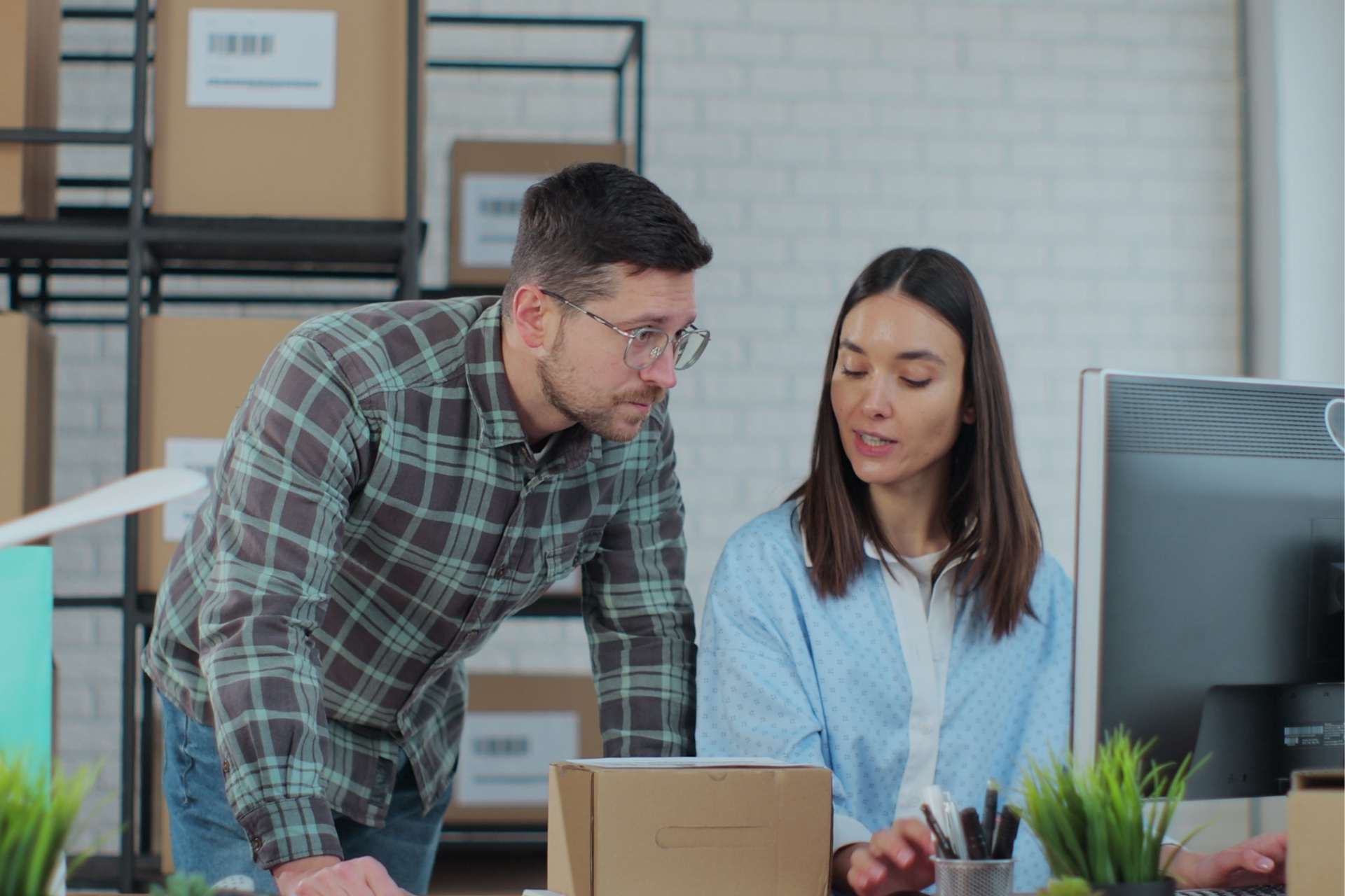 Dropshipping, estoque próprio ou marketplace: qual modelo faz mais sentido para começar